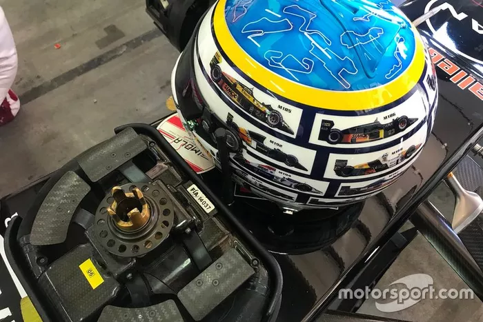 Steering wheel and helmet