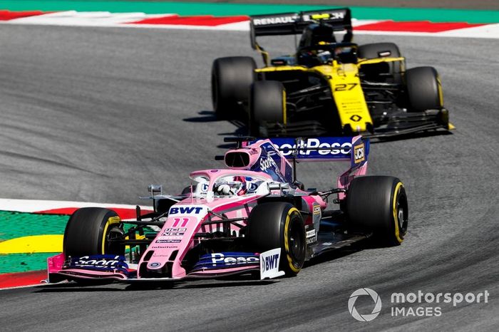 Sergio Perez, Racing Point RP19, precede Nico Hulkenberg, Renault F1 Team R.S. 19