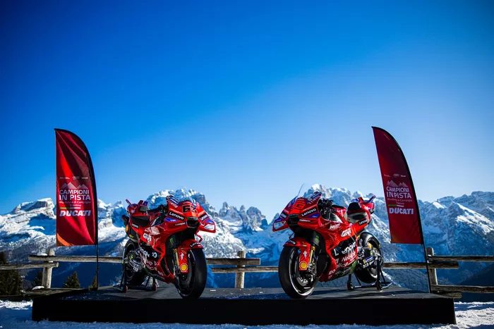 Campeones en pista con Marc Márquez y Francesco Bagnaia, equipo Ducati