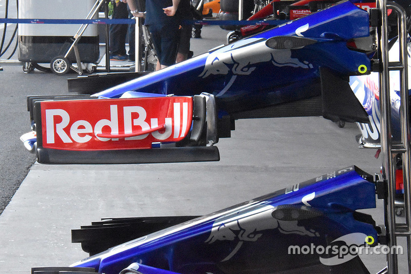 Az új első szárny, amit ugyan tesztelt a Toro Rosso Amerikában, de nem versenyeztek vele. Mexikóban már két függőleges idom található a véglap hátulján, szemben a korábbi eggyel.