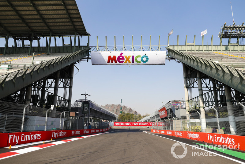 Le logo de Mexico sur un point au-dessus du stadium