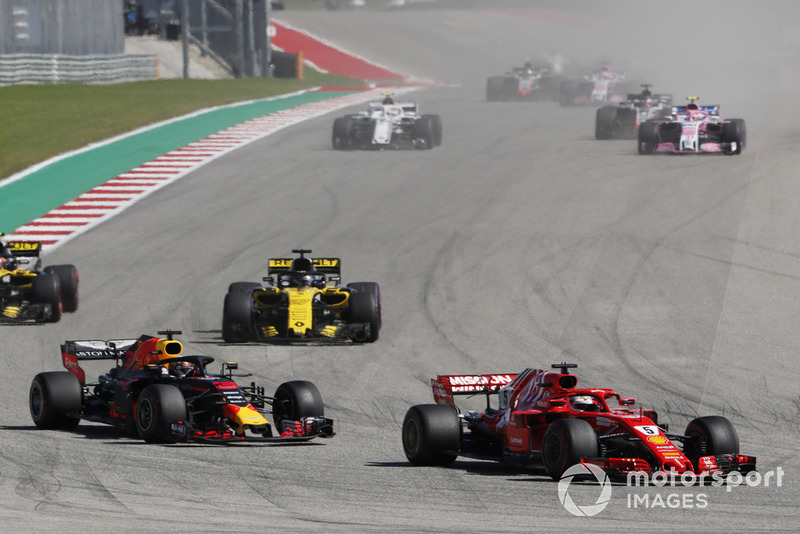 Sebastian Vettel, Ferrari SF71H lotta con Daniel Ricciardo, Red Bull Racing RB14