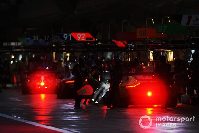 Acción en el pitlane