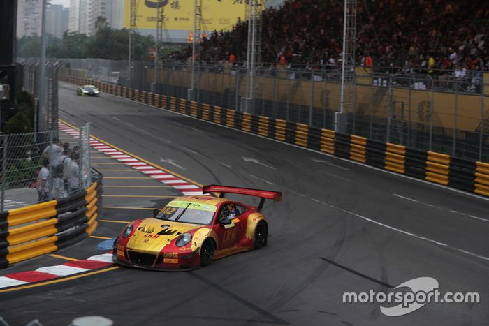 #912 Manthey-Racing Porsche 911 GT3 R: Earl Bamber