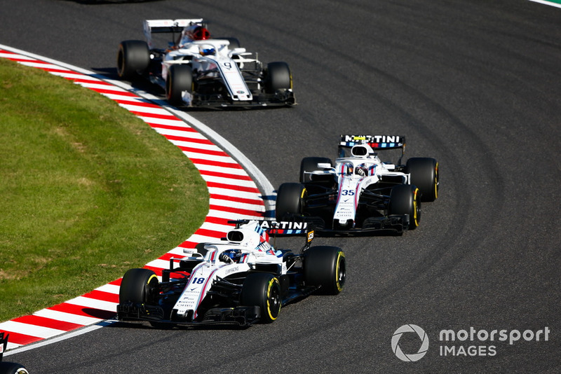 Lance Stroll, Williams FW41, devance Sergey Sirotkin, Williams FW41, et Marcus Ericsson, Sauber C37