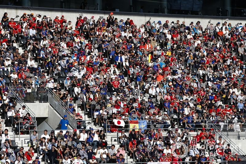 Fans wave checkered flags