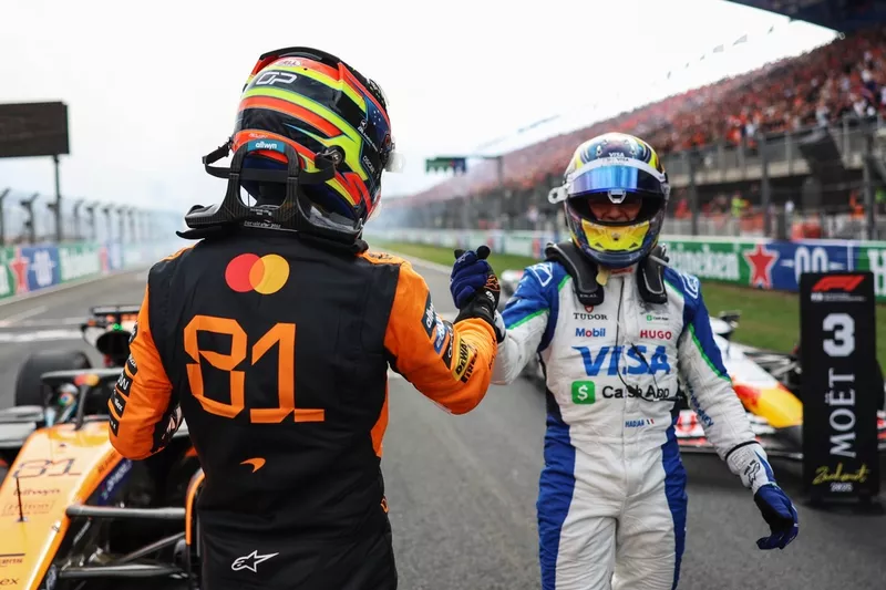 Oscar Piastri, McLaren, Isack Hadjar, Racing Bulls Team