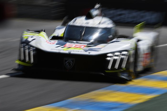 #94 Peugeot Totalenergies Peugeot 9x8: Loic Duval, Malthe Jakobsen, Stoffel Vandoorne