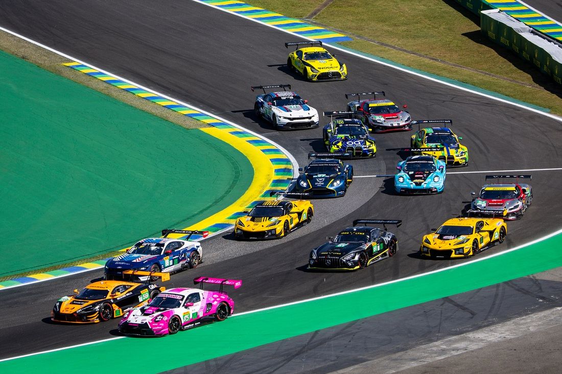 #59 United Autosports Mclaren 720S LMGT3 Evo: James Cottingham, Sébastien Baud, Gregoire Saucy, #85 Iron Dames Porsche 911 GT3 R LMGT3: Celia Martin, Rahel Frey, Michelle Gatting