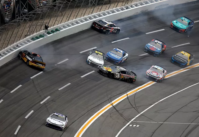 Ryan Blaney, Austin Dillon, AJ Allmendinger, Christopher Bell chocan