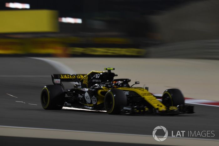 Carlos Sainz jr, Renault Sport F1 Team RS18 saca chispas