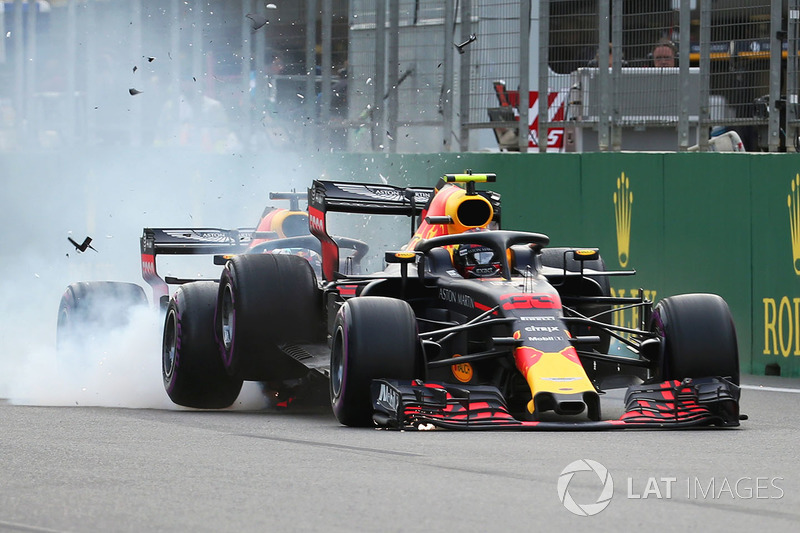 Max Verstappen, Red Bull Racing RB14 ve Daniel Ricciardo, Red Bull Racing RB14 kaza