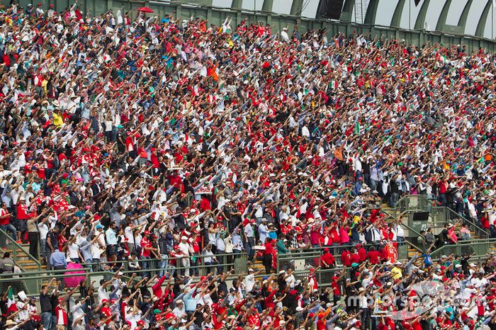 Fans Fuerza México vuelta 19