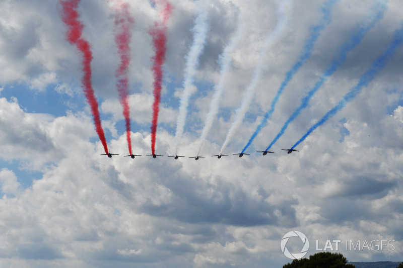 Patrouille de France flypast