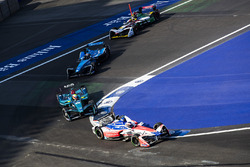 Феликс Розенквист, Mahindra Racing, и Оливер Тёрви, NIO Formula E Team