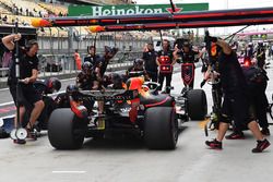 Daniel Ricciardo, Red Bull Racing RB14 pit stop