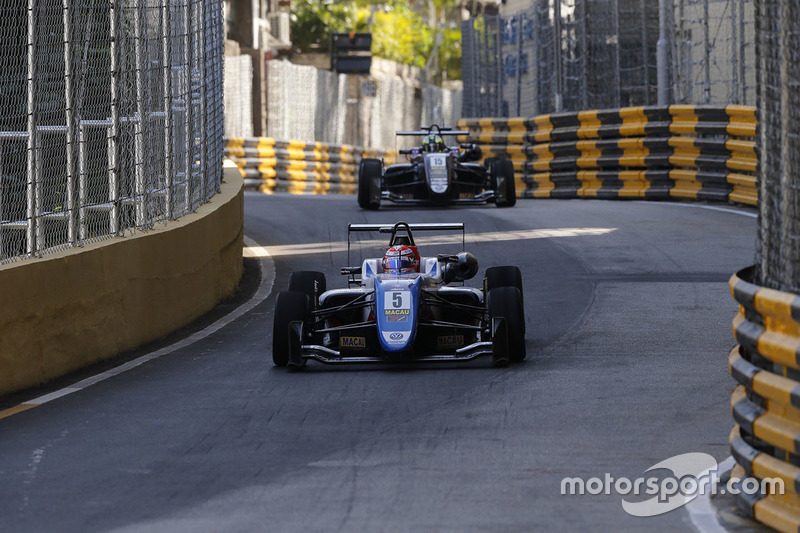 Sacha Fenestraz, Vaillante-Carlin