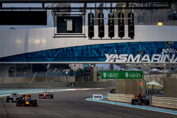 Max Verstappen, Red Bull Racing RB12, Nico Rosberg, Mercedes F1 W07 Hybrid, Kimi Raikkonen, Ferrari