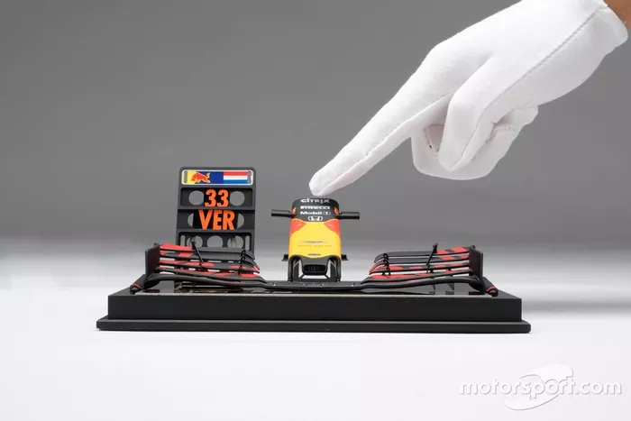 Amalgam RB15 neus schaal 1:12, Max Verstappen