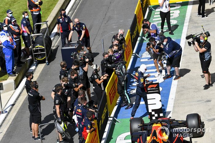 Ganador de la pole Lewis Hamilton, Mercedes-AMG F1