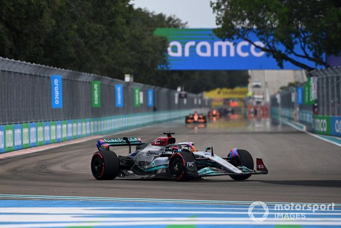 George Russell, Mercedes W13, Daniel Ricciardo, McLaren MCL36