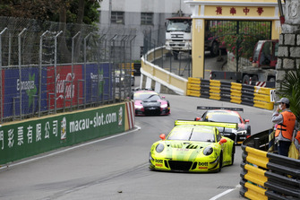 #911 Manthey-Racing Porsche 911 GT3 R: Laurens Vanthoor