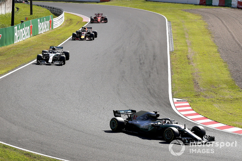 Lewis Hamilton, Mercedes-AMG F1 W09, al comando, alla partenza