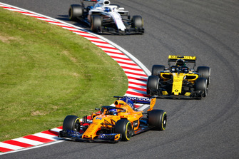 Fernando Alonso, McLaren MCL33, leads Nico Hulkenberg, Renault Sport F1 Team R.S. 18, and Lance Stroll, Williams FW41