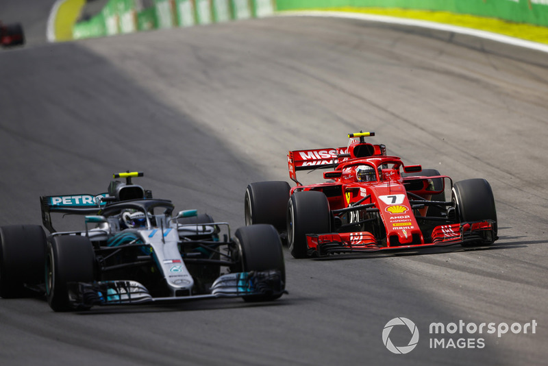 Kimi Raikkonen, Ferrari SF71H, Valtteri Bottas, Mercedes AMG F1 W09.
