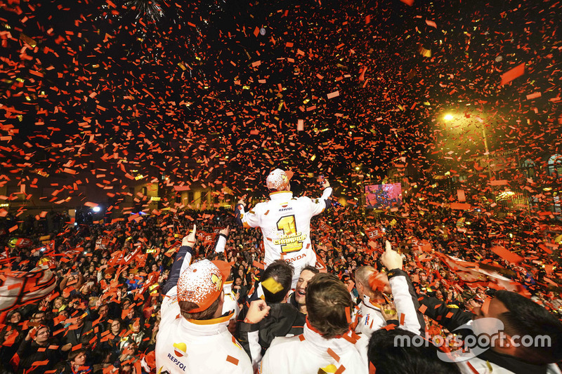 Марк Маркес, Repsol Honda Team, святкує у Сервері, Іспанія, перемогу у чемпіонаті світу 2018 року