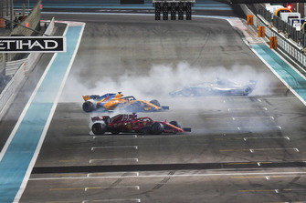 Lewis Hamilton, Mercedes-AMG F1 W09, Sebastian Vettel, Ferrari SF71H e Fernando Alonso, McLaren MCL33, festeggiano con dei donut alla fine della gara