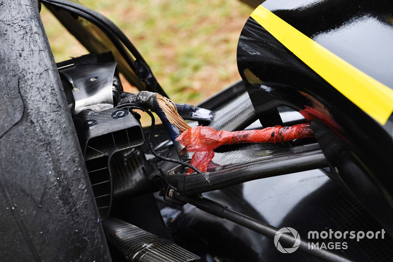 Crashed car of Nico Hulkenberg, Renault Sport F1 Team R.S. 18 in FP2