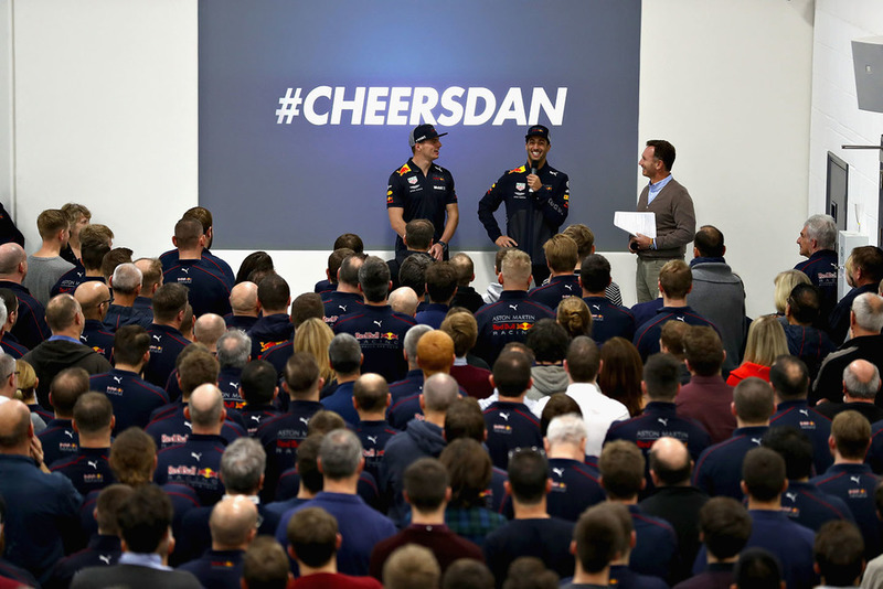 Max Verstappen, Red Bull Racing, Daniel Ricciardo, Red Bull Racing and Red Bull Racing Team Principal Christian Horner talk to the Red Bull Racing team