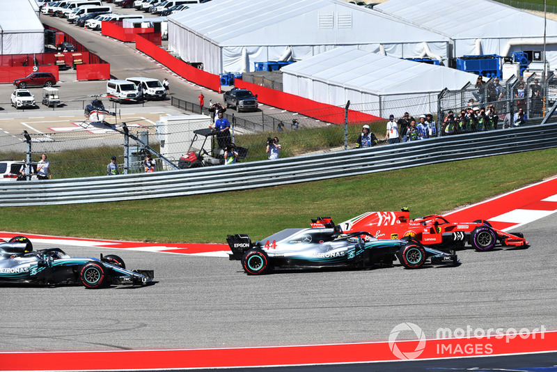 Кімі Райкконен, Ferrari SF71H, Льюіс Хемілтон, Mercedes-AMG F1 W09