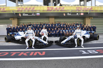 Sergey Sirotkin, Robert Kubica, Williams en Lance Stroll op de teamfoto