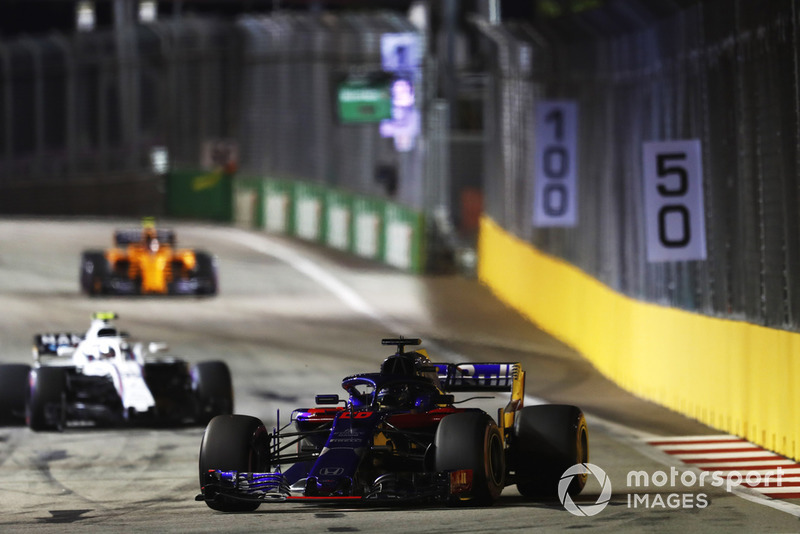 Hartley se queja de que Sirotkin lo envió contra el muro