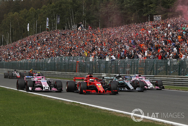 Esteban Ocon, Racing Point Force India VJM11, Sebastian Vettel, Ferrari SF71H, Lewis Hamilton, Mercedes AMG F1 W09 and Sergio Perez, Racing Point Force India VJM11 on lap 1