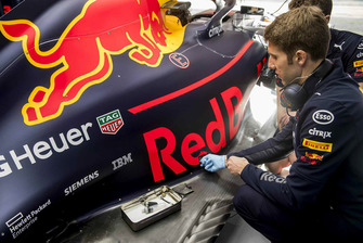 Ingegnere Red Bull Racing ExxonMobil al lavoro