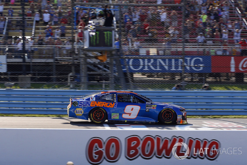 Chase Elliott, Hendrick Motorsports, Chevrolet Camaro SunEnergy1 drives under the checkered flag to win