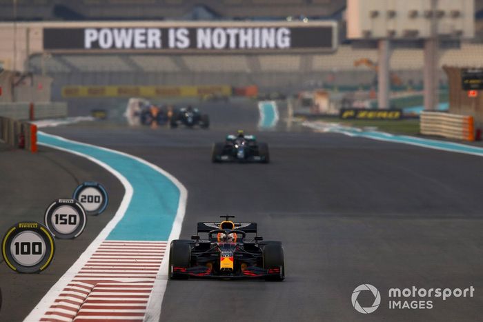 Max Verstappen, Red Bull Racing RB16, Valtteri Bottas, Mercedes F1 W11