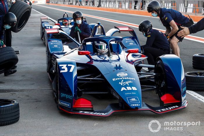 Practice pit stop for Nick Cassidy, Envision Virgin Racing, Audi e-tron FE07 