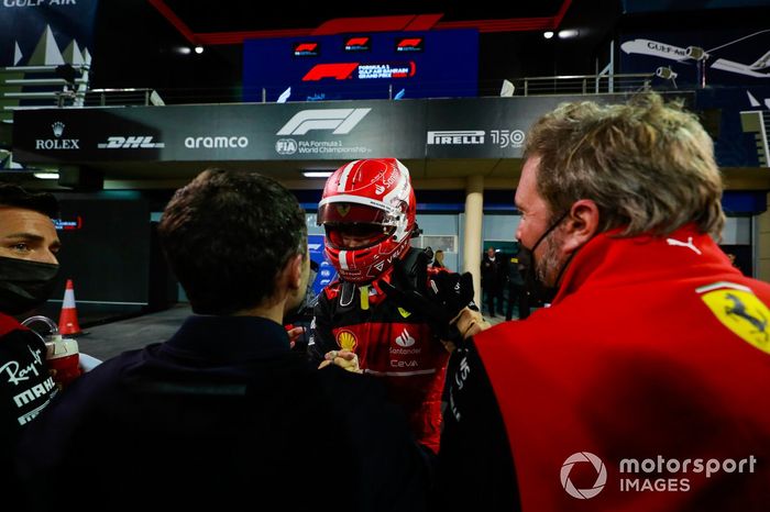 Ganador de la pole, Charles Leclerc, de Ferrari, celebra