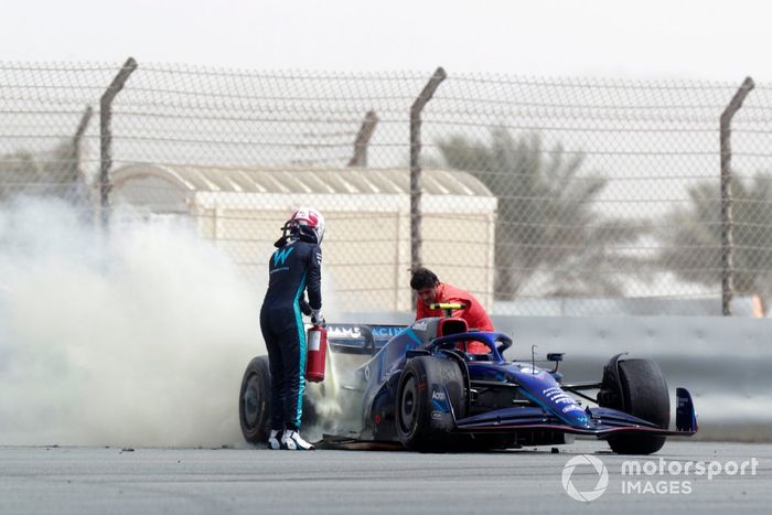 Nicholas Latifi, Williams FW44, para después de incendiar la parte trasera