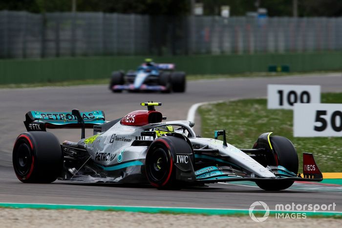 Lewis Hamilton, Mercedes W13, Esteban Ocon, Alpine A522