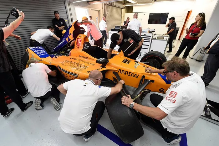 El coche accidentado de Fernando Alonso