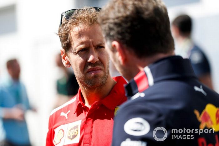 Sebastian Vettel, Ferrari y Christian Horner, Director del equipo, Red Bull Racing