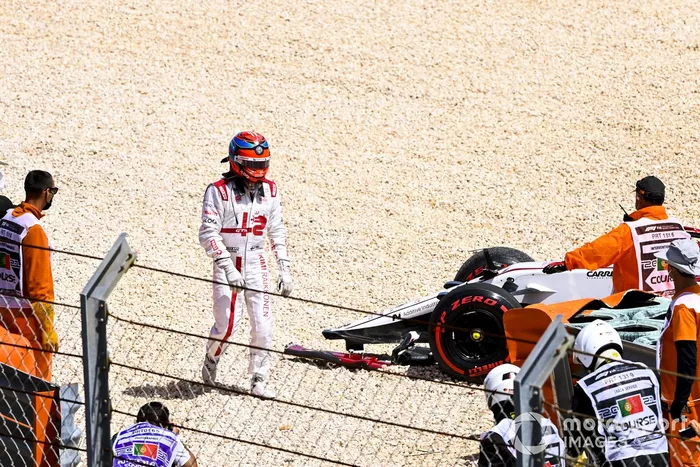 Kimi Raikkonen, Alfa Romeo Racing retirándose de la carrera