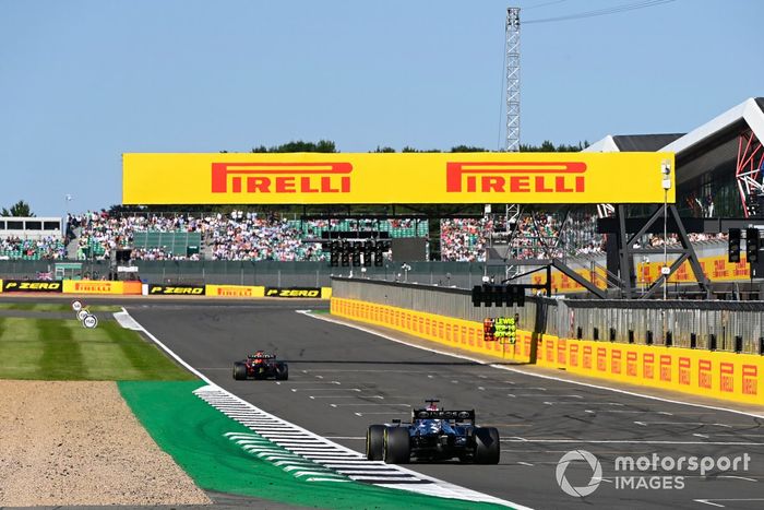 Max Verstappen, Red Bull Racing RB16B, Lewis Hamilton, Mercedes W12