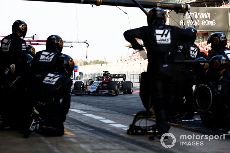 Romain Grosjean, Haas F1 Team VF-19, pit stop
