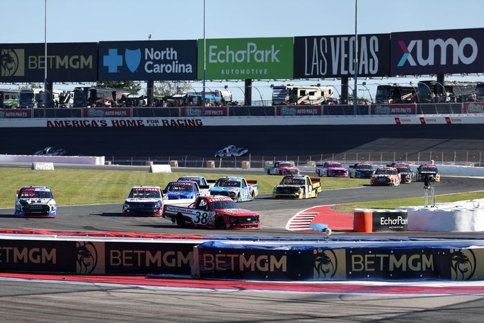 Chandler Smith, Front Row Motorsports Ford, Corey Heim, TRICON Garage Toyota, Kris Wright, Chevrolet